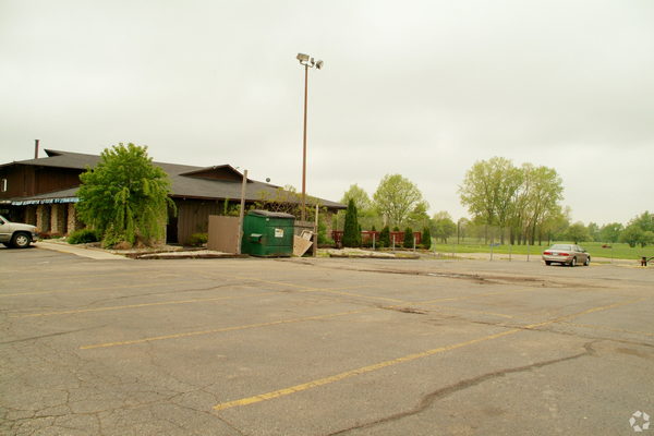 Southmoor Golf Club Bar & Grill - Real Estate Listing Photo